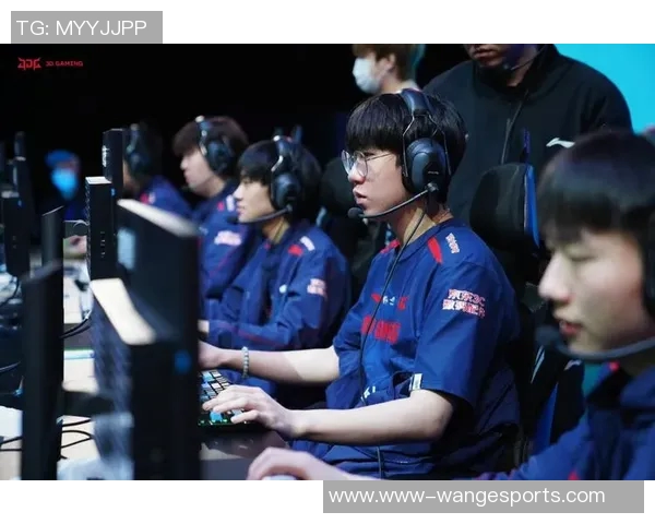 JDG战队在S15LOL精英赛中以95分稳居积分榜首位